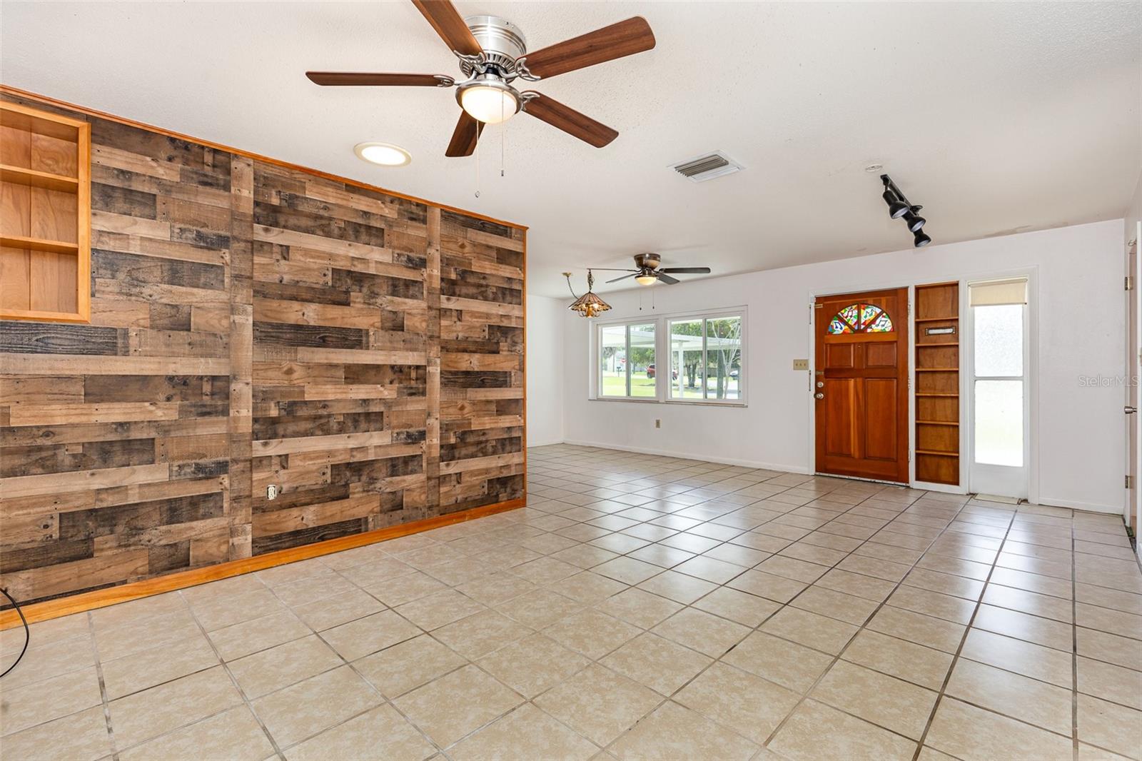 803 CAROL CT, TAVARES, FL, 32778