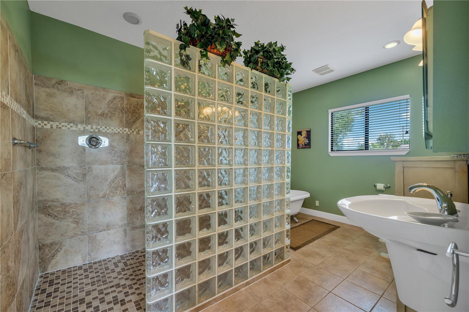 429 FLAMINGO DR, APOLLO BEACH, FL, 33572