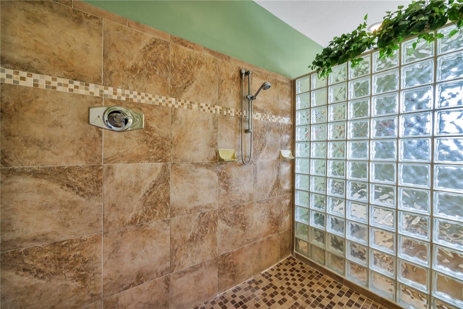 429 FLAMINGO DR, APOLLO BEACH, FL, 33572