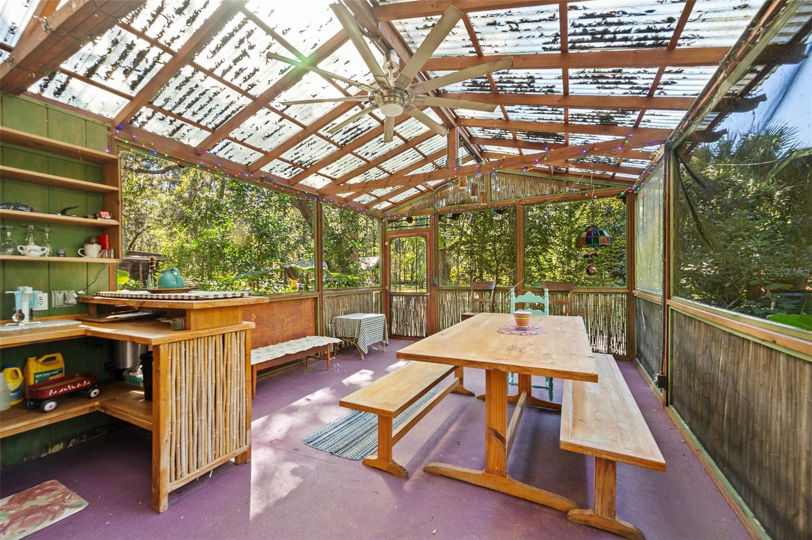 250 W WEST LAKE DR, HAWTHORNE, FL, 32640