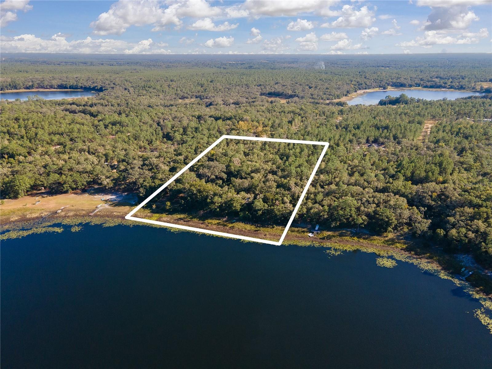 250 W WEST LAKE DR, HAWTHORNE, FL, 32640