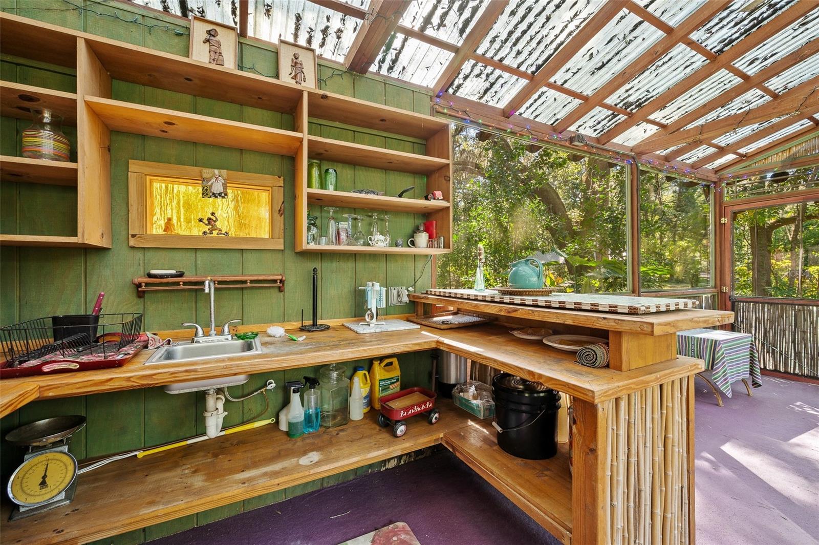 250 W WEST LAKE DR, HAWTHORNE, FL, 32640