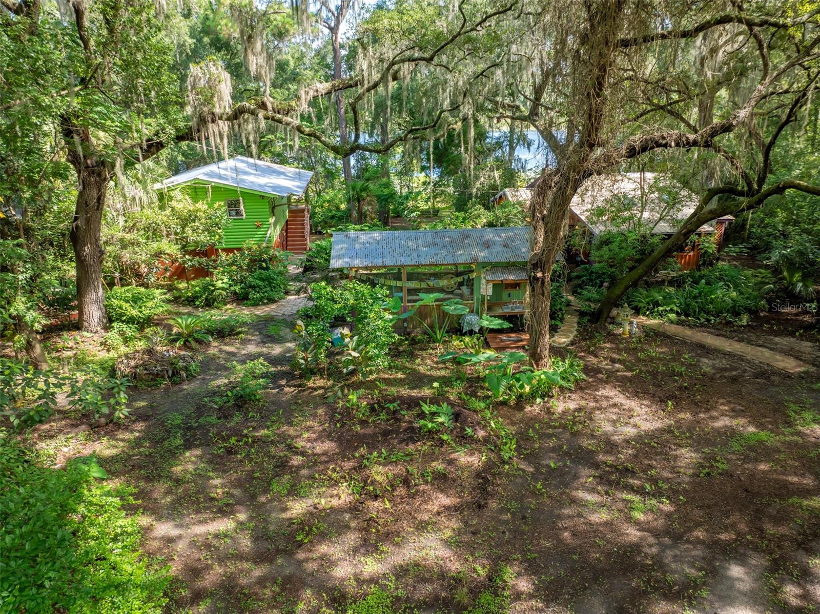 250 W WEST LAKE DR, HAWTHORNE, FL, 32640