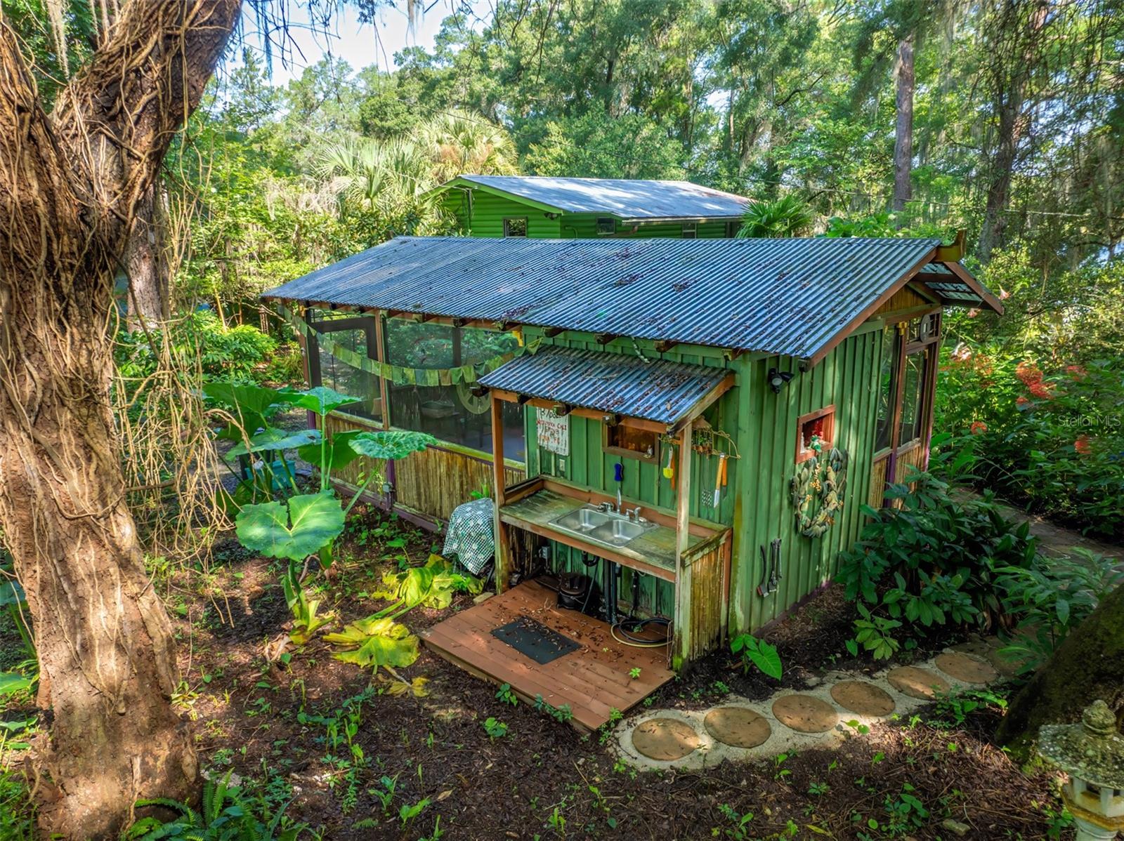 250 W WEST LAKE DR, HAWTHORNE, FL, 32640