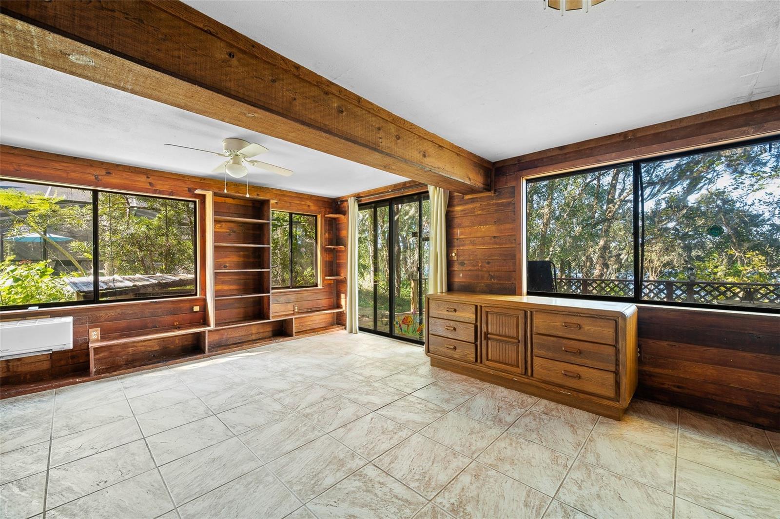 250 W WEST LAKE DR, HAWTHORNE, FL, 32640