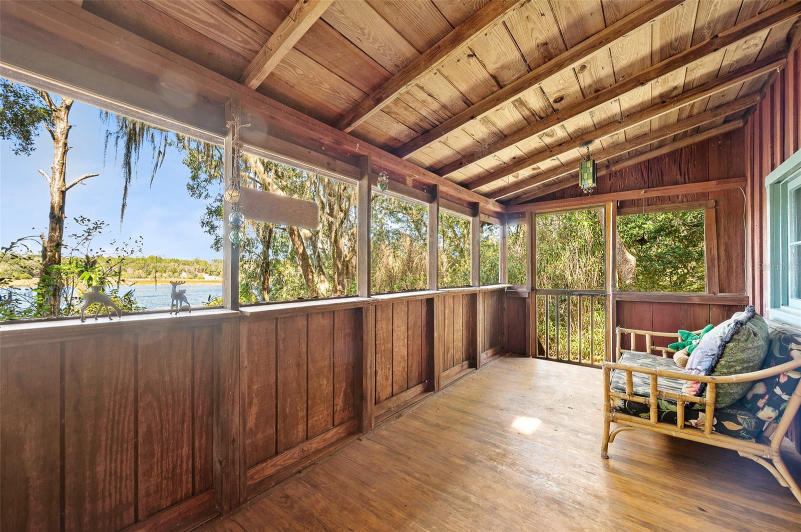 250 W WEST LAKE DR, HAWTHORNE, FL, 32640