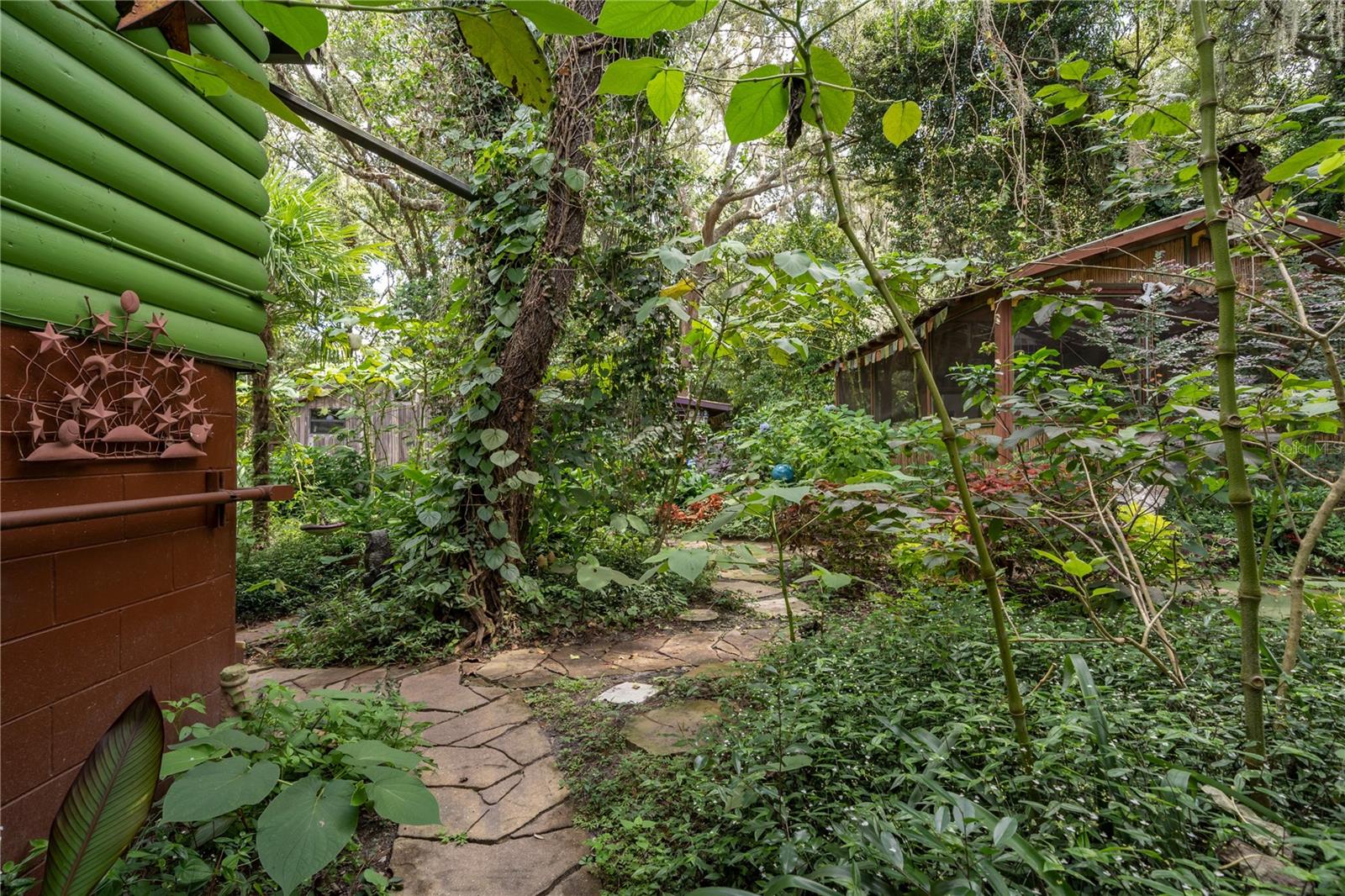 250 W WEST LAKE DR, HAWTHORNE, FL, 32640