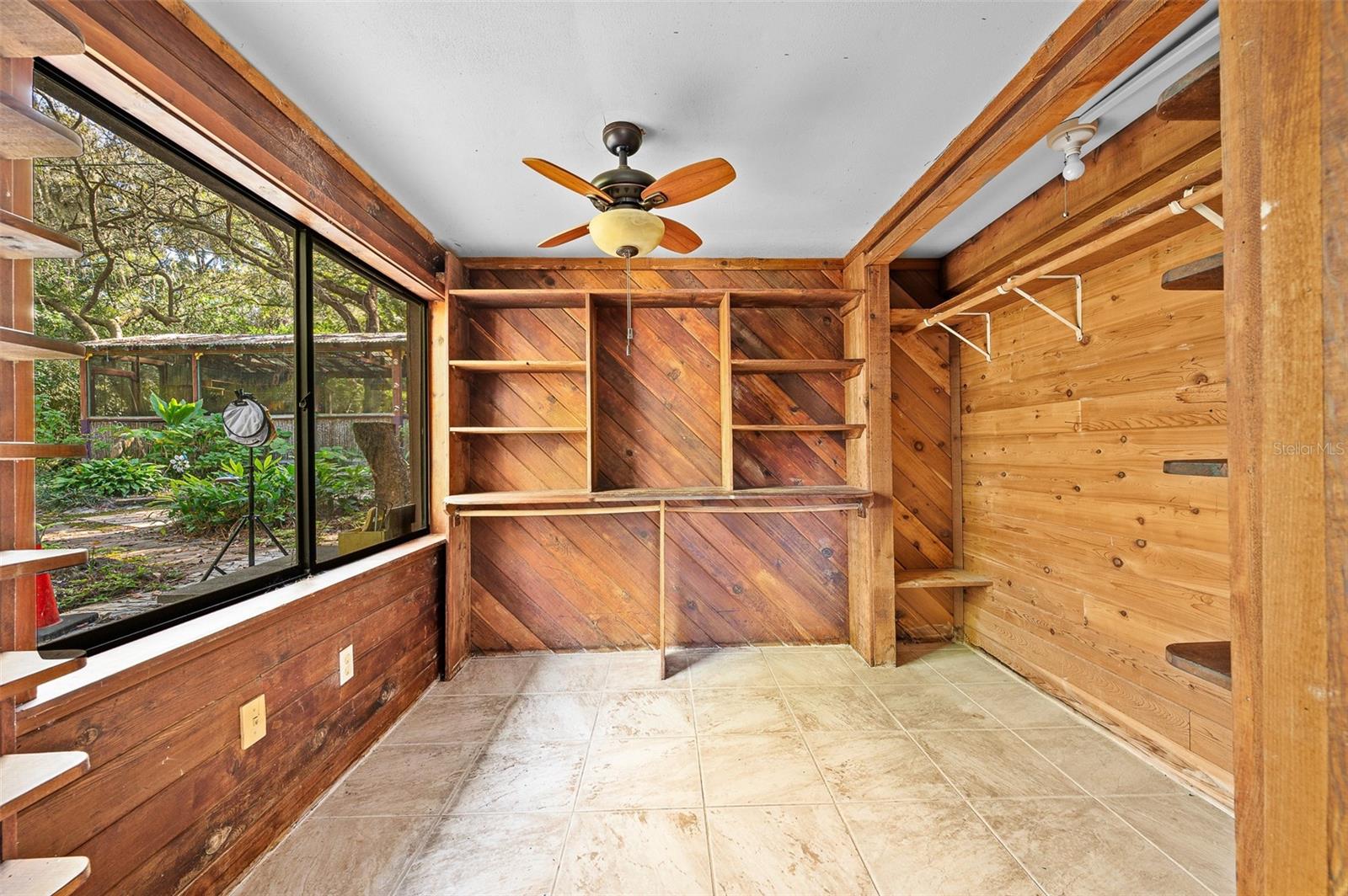 250 W WEST LAKE DR, HAWTHORNE, FL, 32640