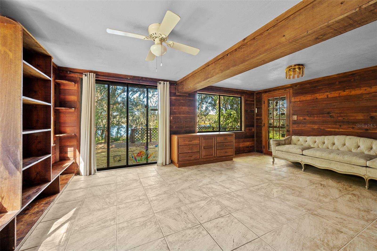 250 W WEST LAKE DR, HAWTHORNE, FL, 32640