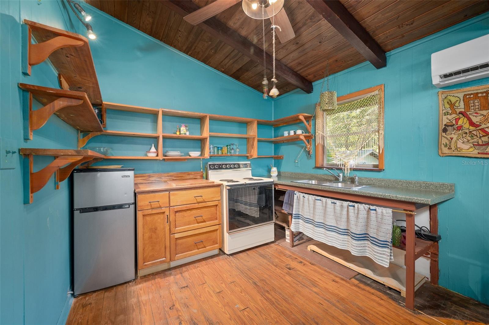 250 W WEST LAKE DR, HAWTHORNE, FL, 32640