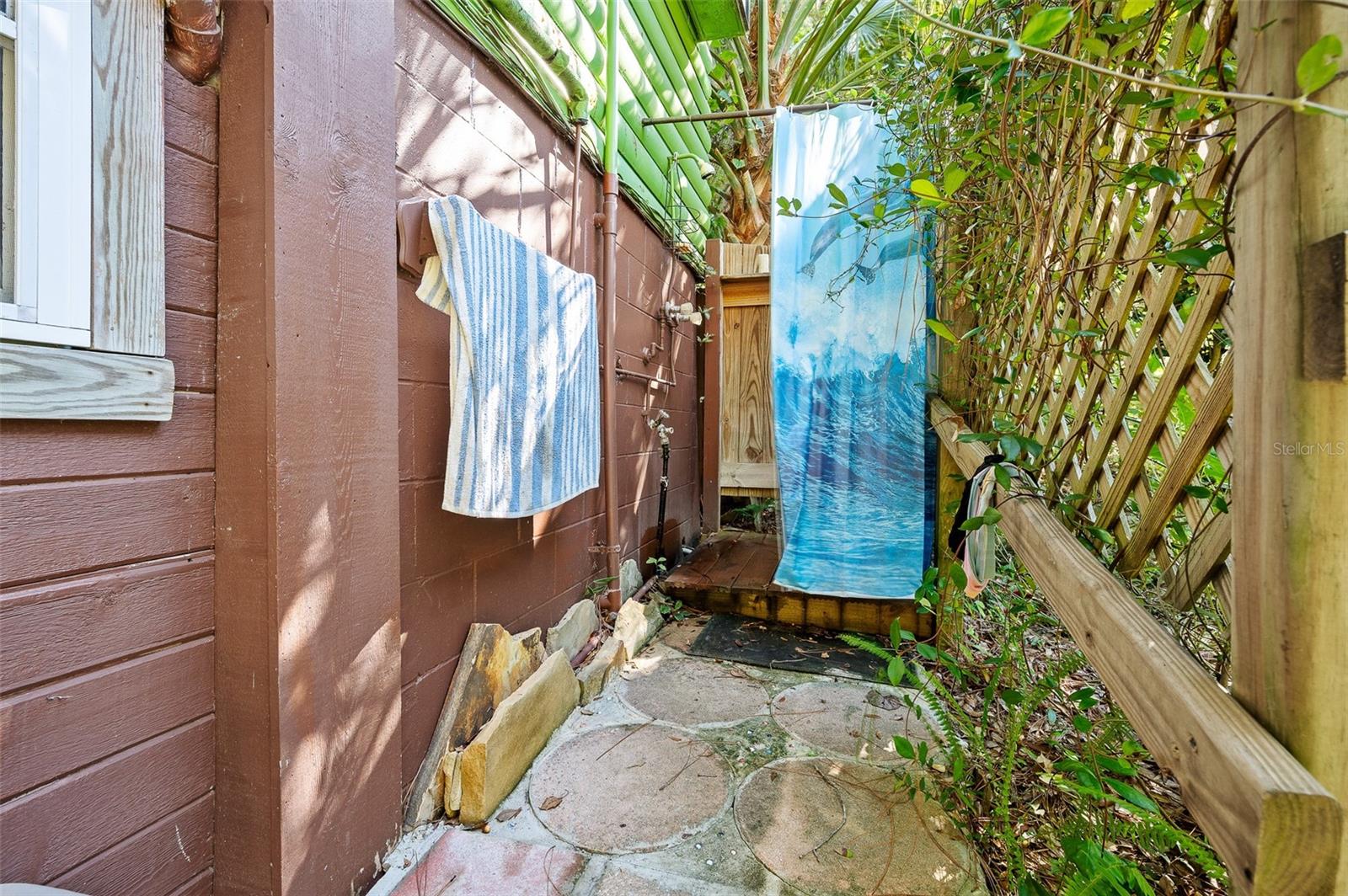 250 W WEST LAKE DR, HAWTHORNE, FL, 32640