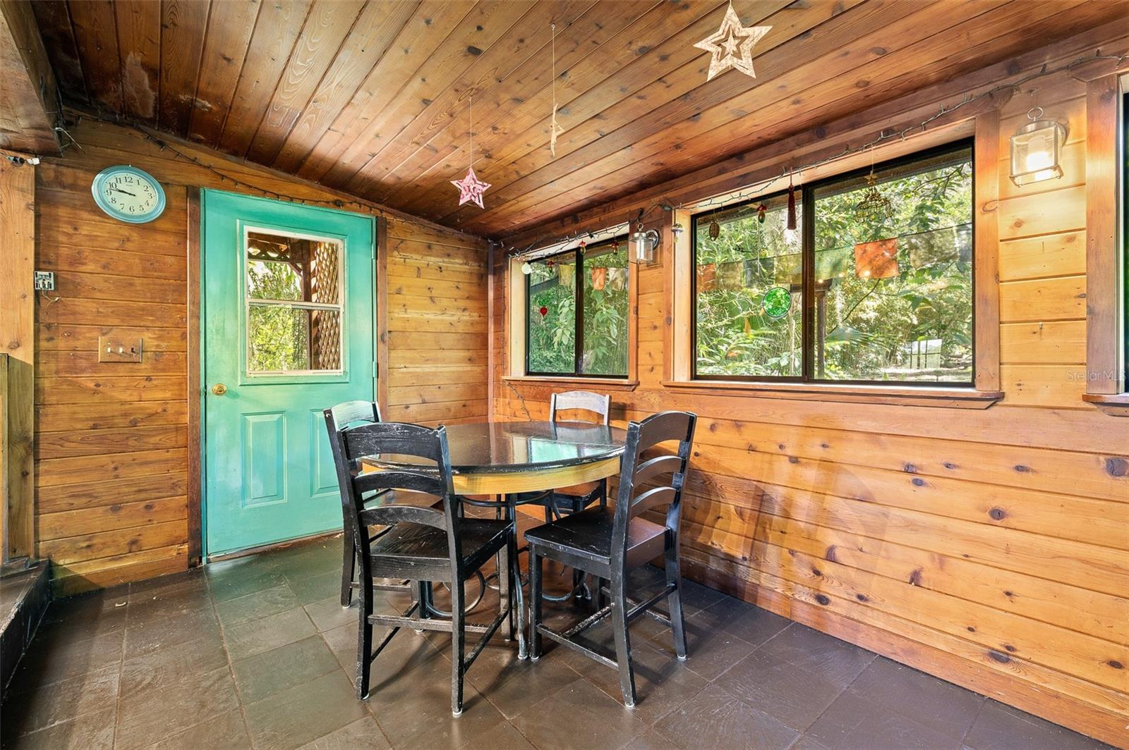 250 W WEST LAKE DR, HAWTHORNE, FL, 32640