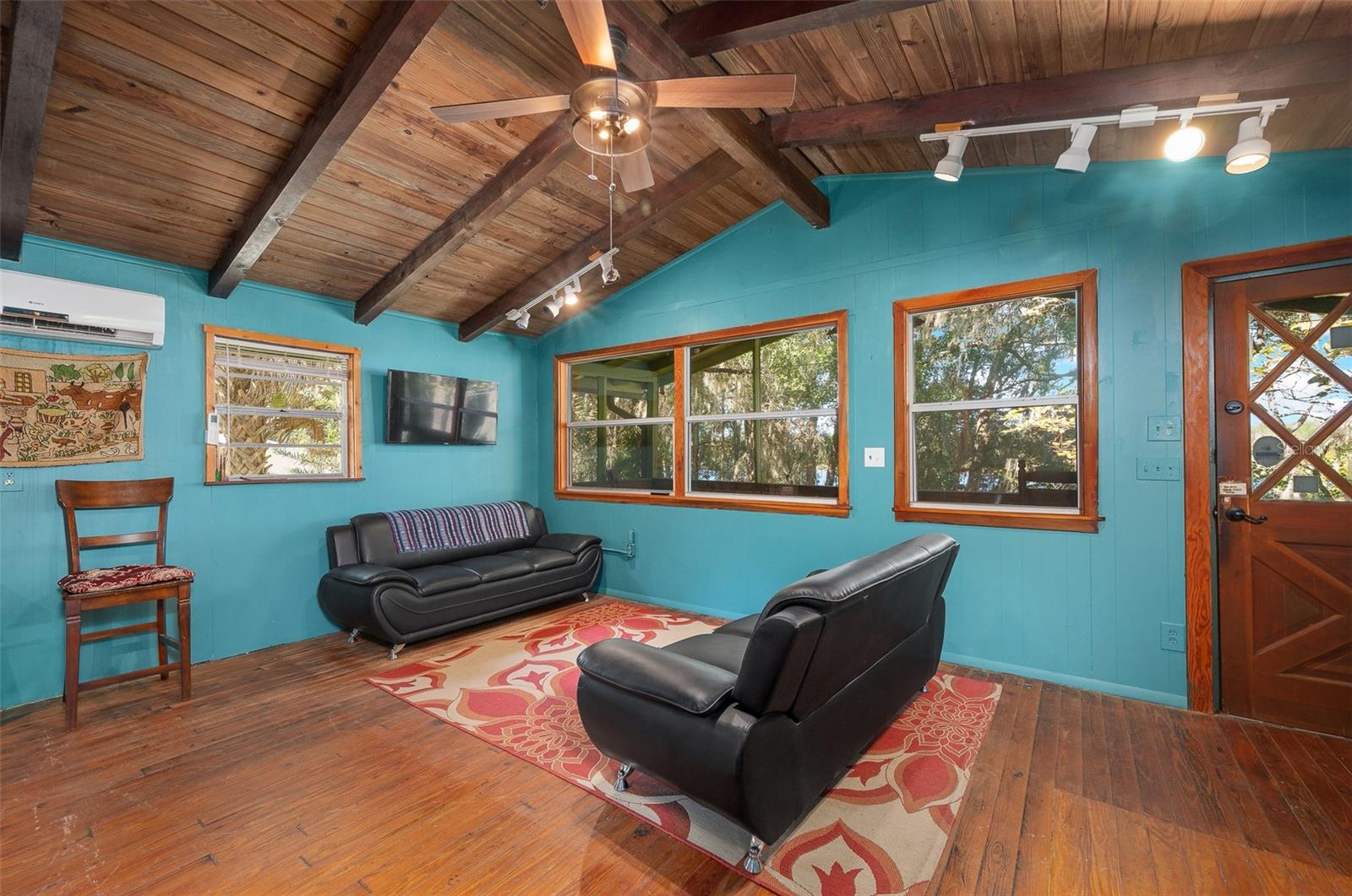 250 W WEST LAKE DR, HAWTHORNE, FL, 32640