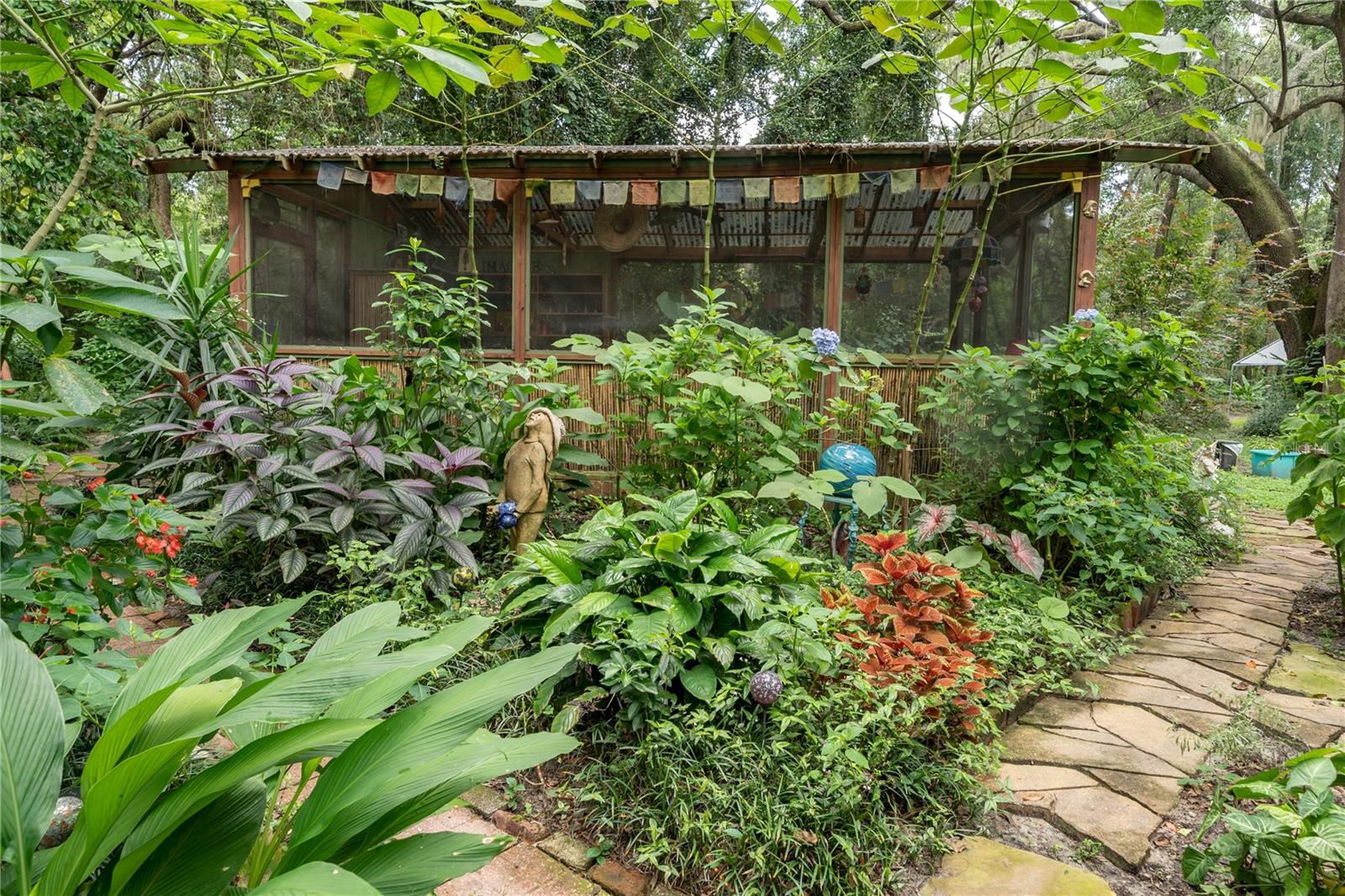 250 W WEST LAKE DR, HAWTHORNE, FL, 32640