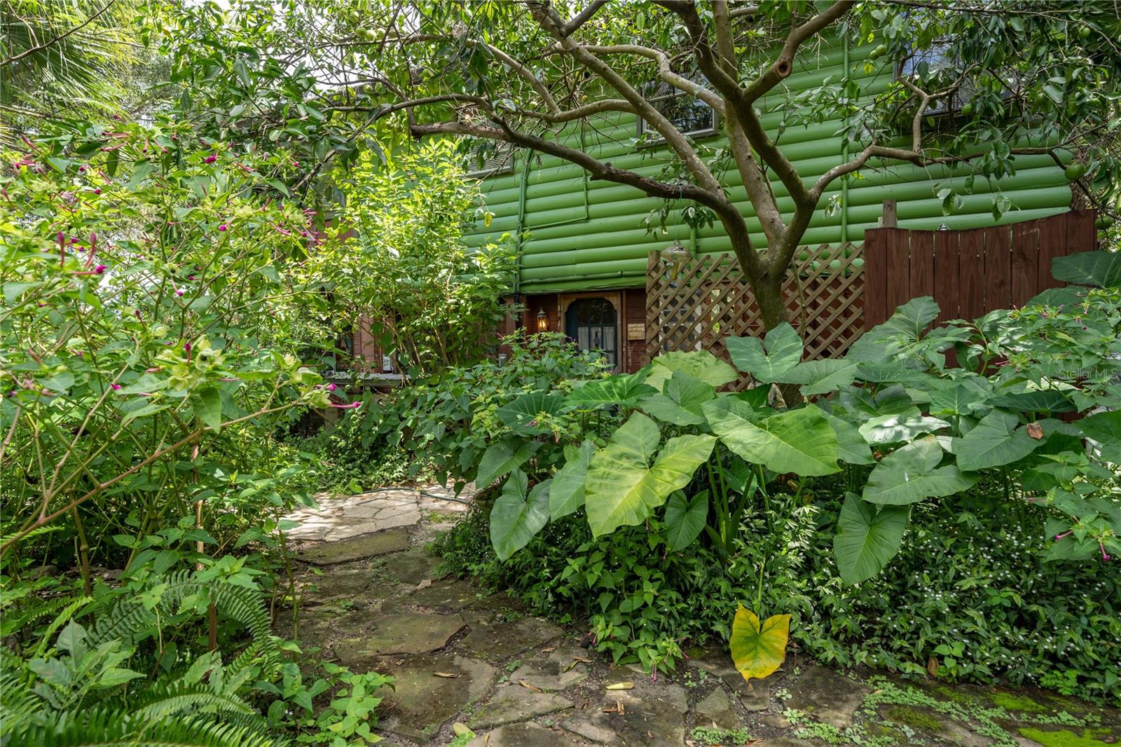 250 W WEST LAKE DR, HAWTHORNE, FL, 32640