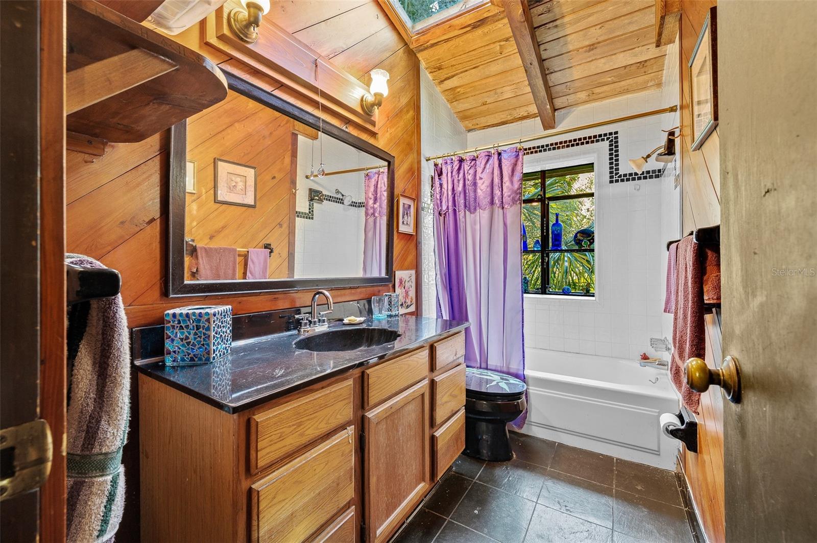 250 W WEST LAKE DR, HAWTHORNE, FL, 32640