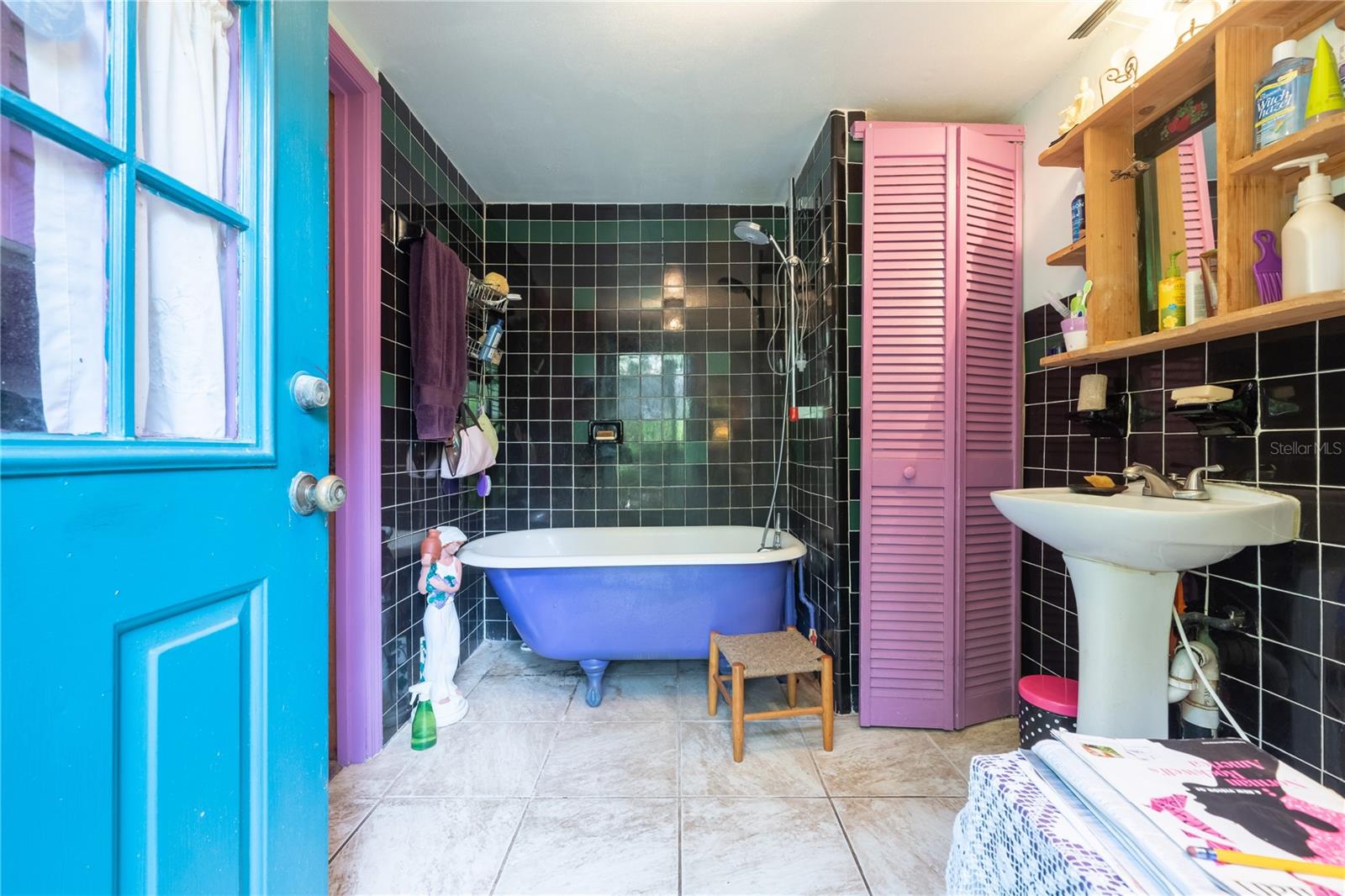 250 W WEST LAKE DR, HAWTHORNE, FL, 32640