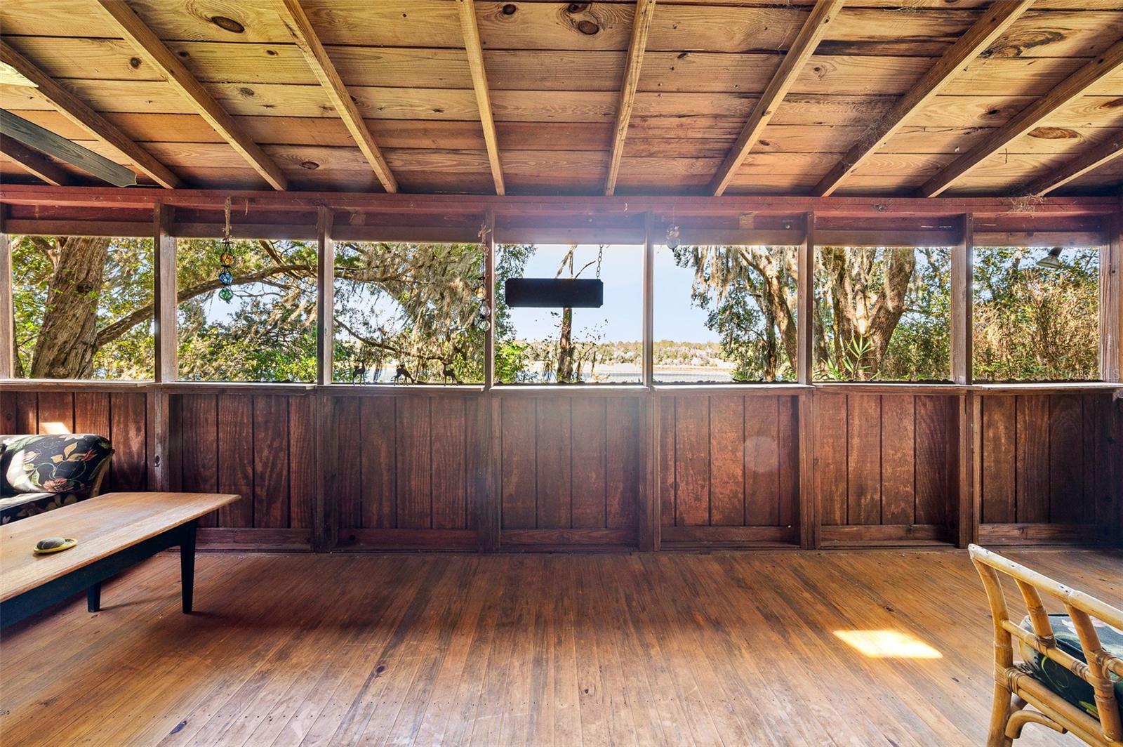 250 W WEST LAKE DR, HAWTHORNE, FL, 32640