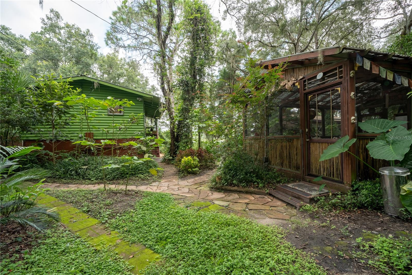 250 W WEST LAKE DR, HAWTHORNE, FL, 32640