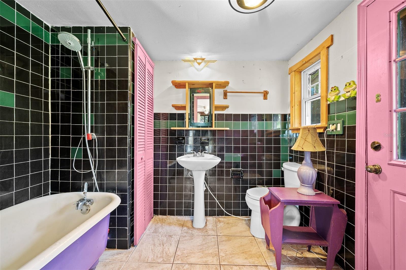 250 W WEST LAKE DR, HAWTHORNE, FL, 32640