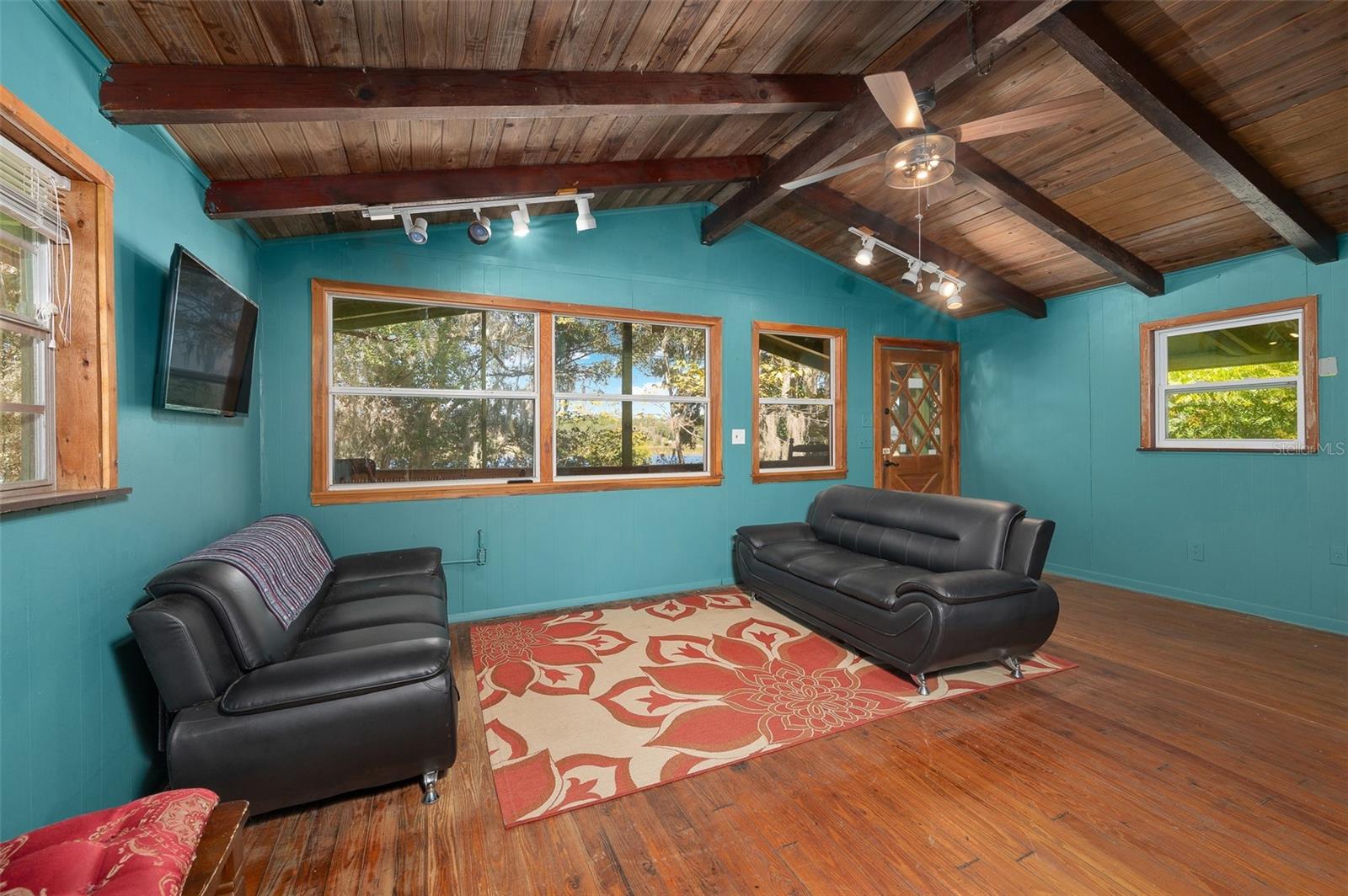 250 W WEST LAKE DR, HAWTHORNE, FL, 32640