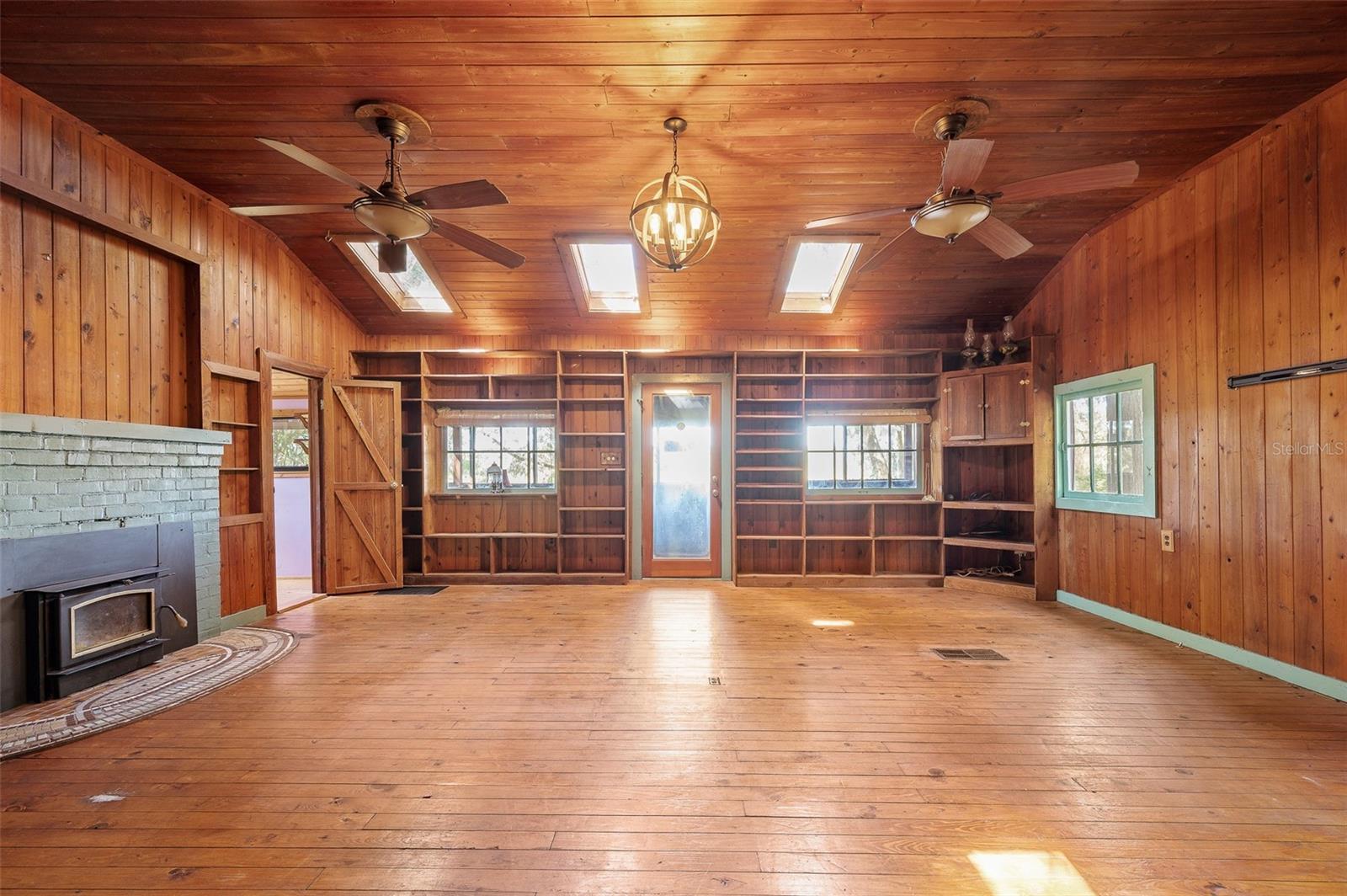 250 W WEST LAKE DR, HAWTHORNE, FL, 32640