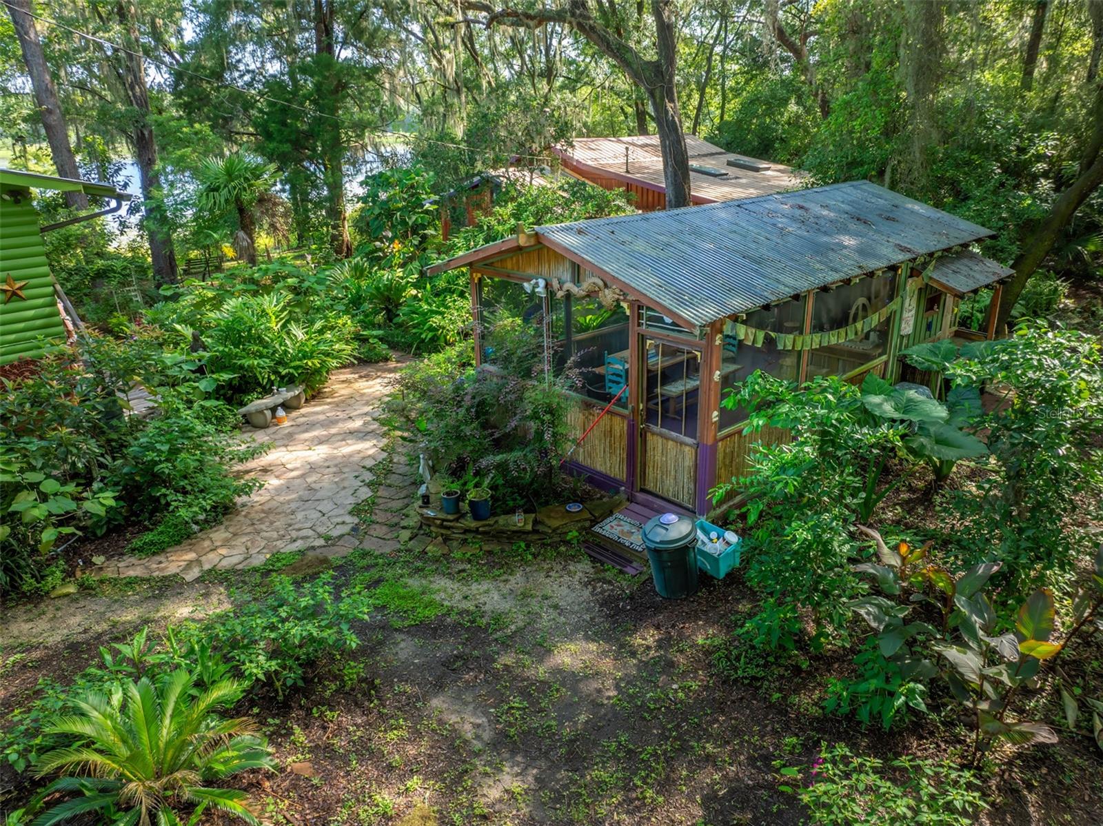 250 W WEST LAKE DR, HAWTHORNE, FL, 32640