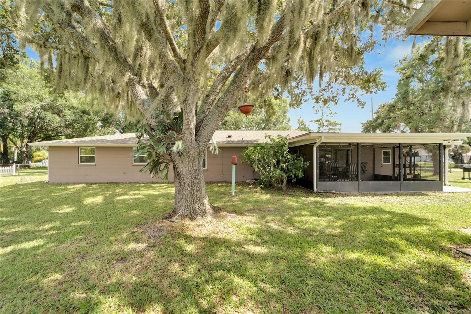602 E SHELL POINT RD, RUSKIN, FL, 33570