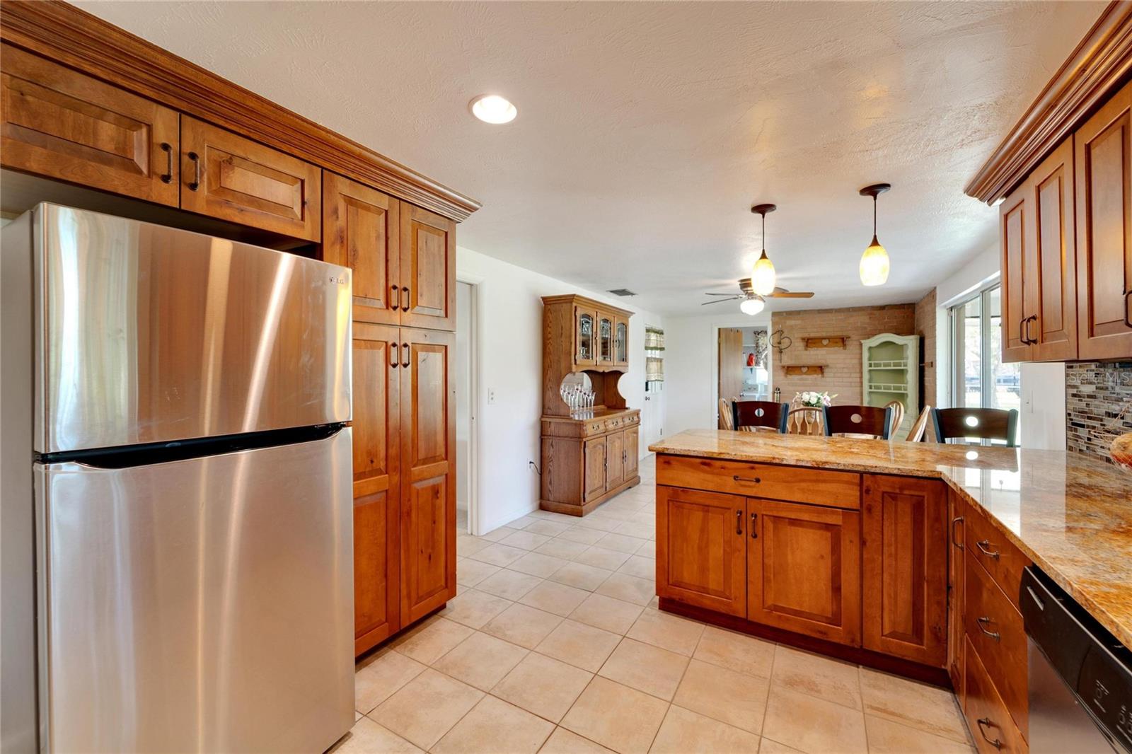 602 E SHELL POINT RD, RUSKIN, FL, 33570