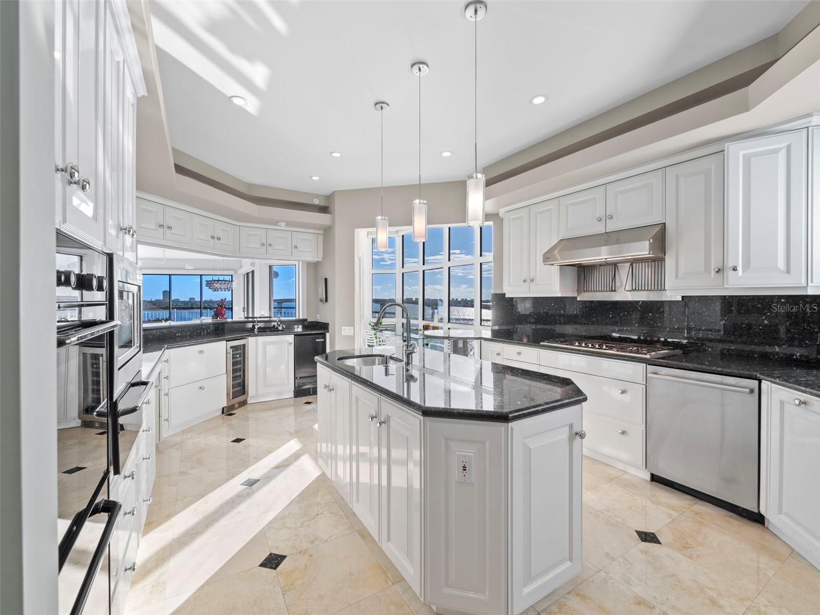 306 GOLDEN GATE PT #7, SARASOTA, FL, 34236