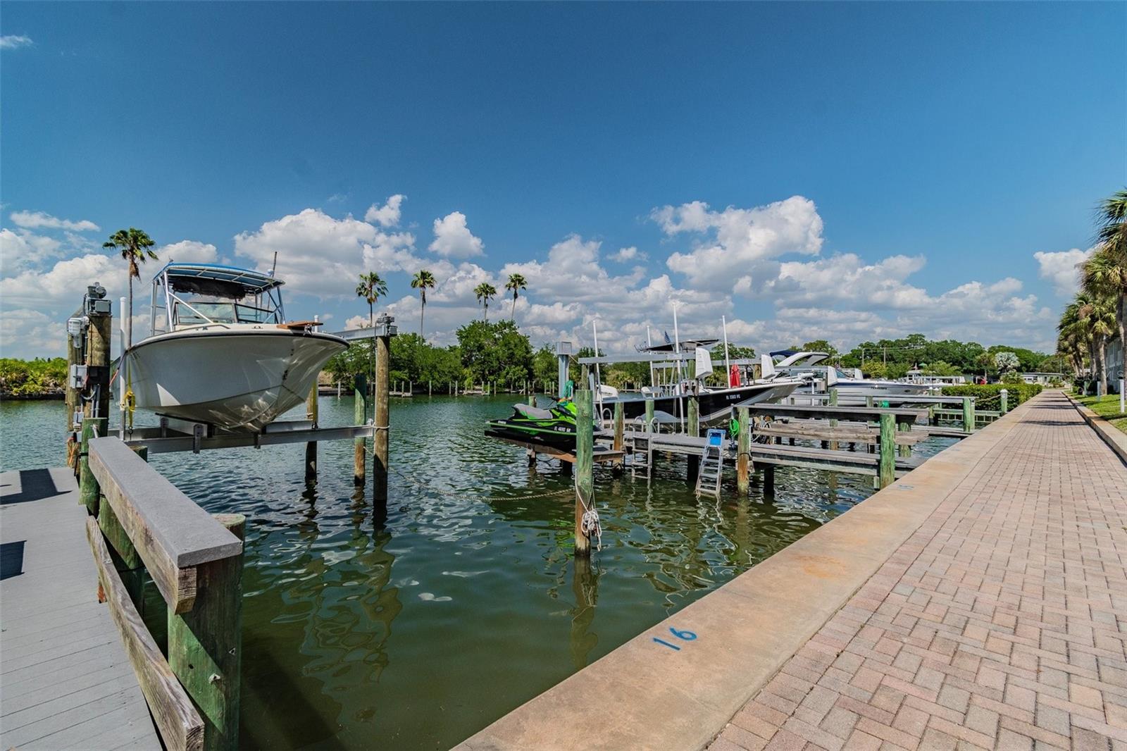 4851 W GANDY BLVD #B4 L12, TAMPA, FL, 33611