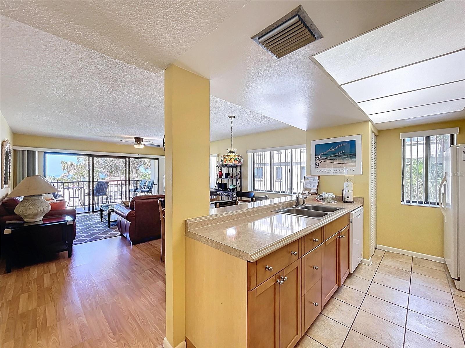 7532 BAYSHORE DR #205, TREASURE ISLAND, FL, 33706