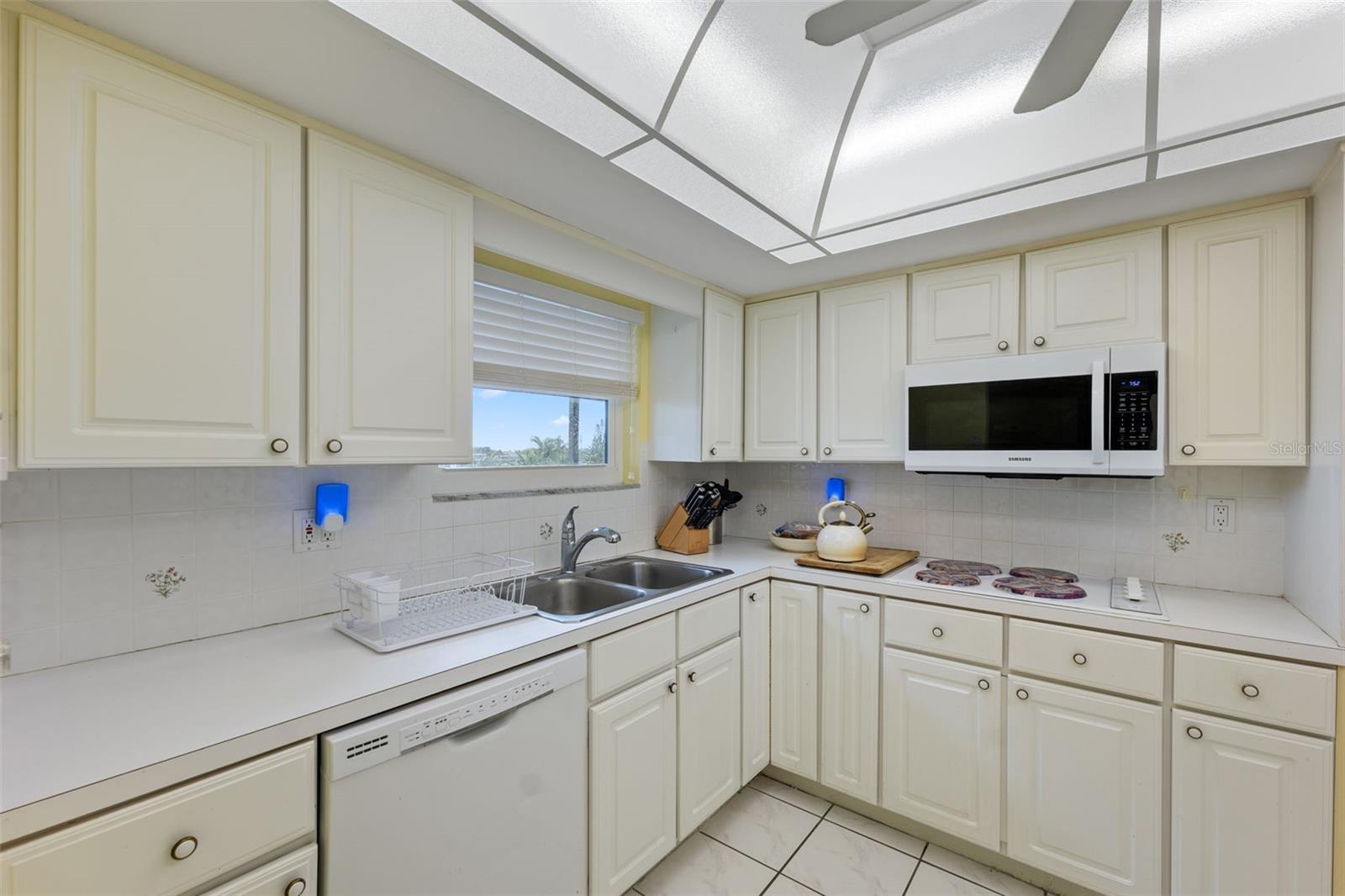 4632 MARINE PKWY #305, NEW PORT RICHEY, FL, 34652