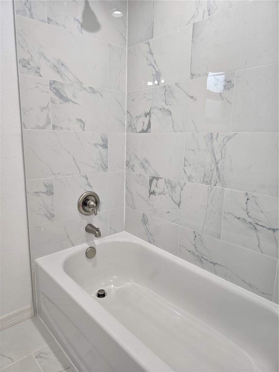 1005 N PARK RD, PLANT CITY, FL, 33563