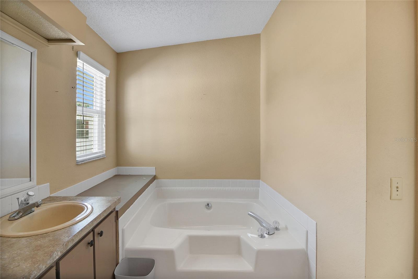 1104 PARADISE DR, THE VILLAGES, FL, 32159