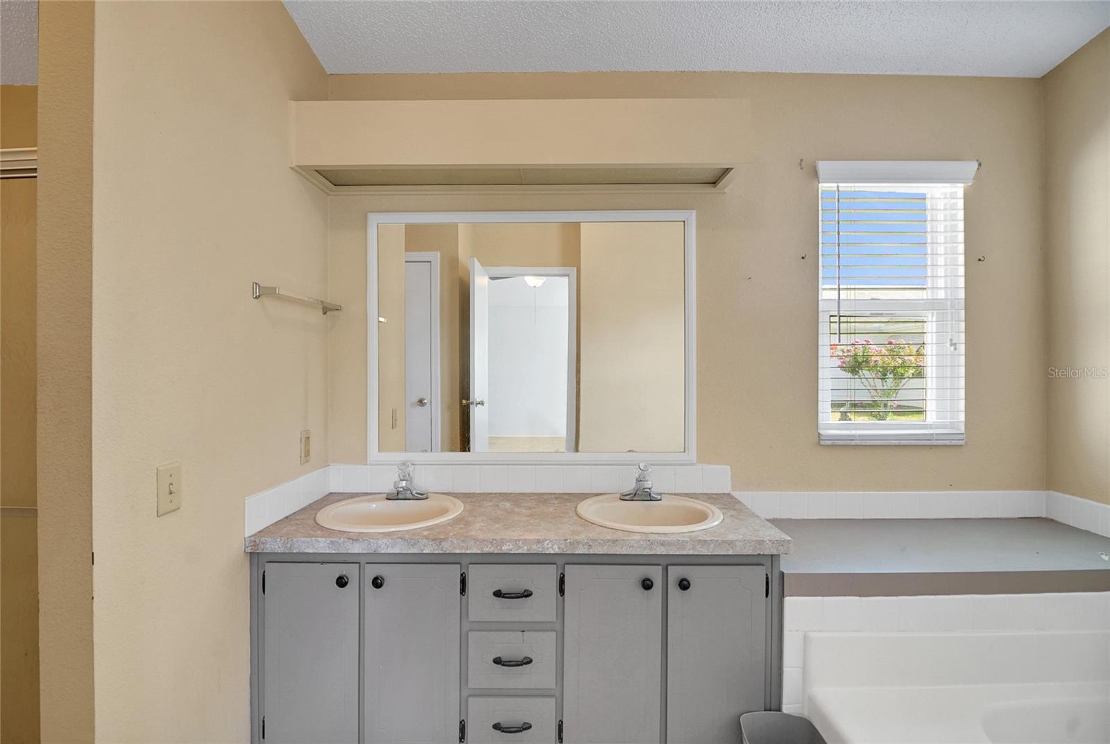 1104 PARADISE DR, THE VILLAGES, FL, 32159
