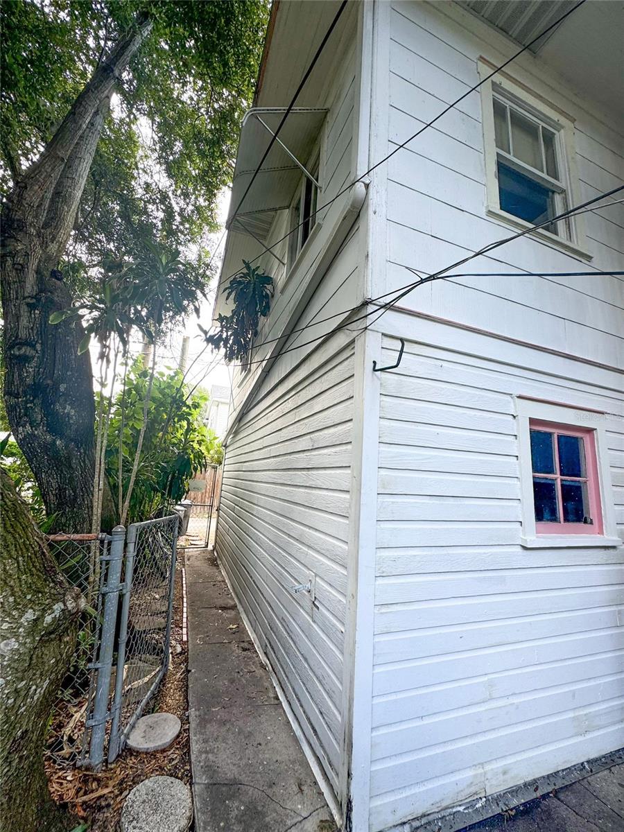 421 10TH AVE N, ST PETERSBURG, FL, 33701