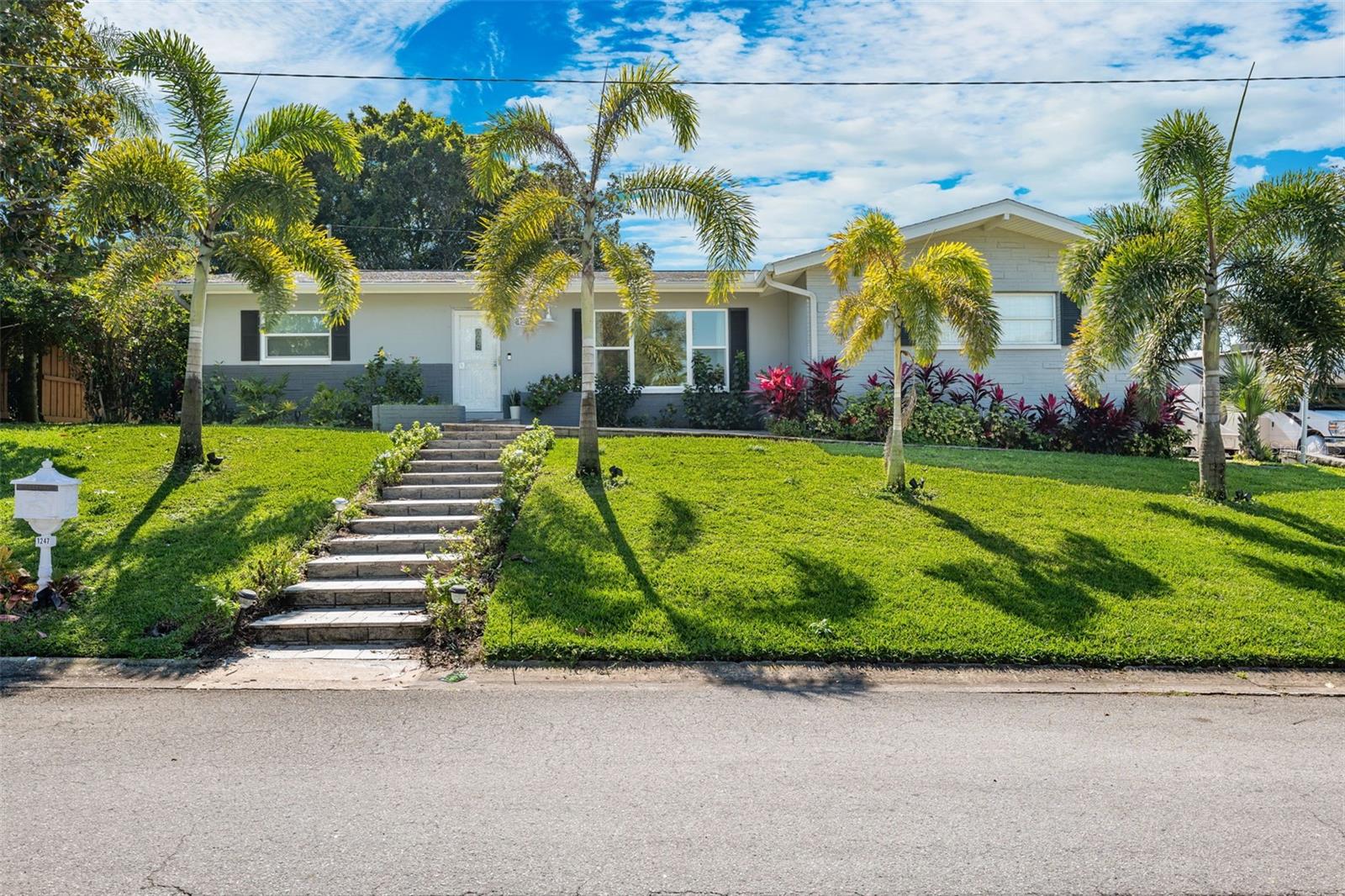 1247 HOLIDAY DR, TARPON SPRINGS, FL, 34689