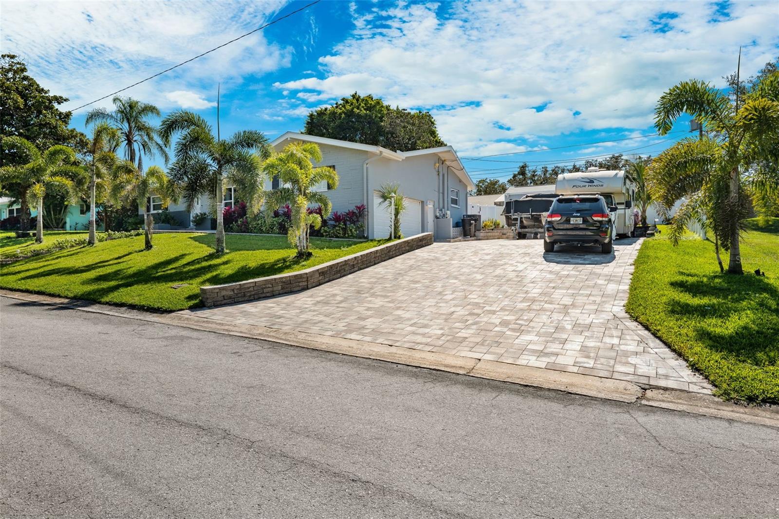 1247 HOLIDAY DR, TARPON SPRINGS, FL, 34689