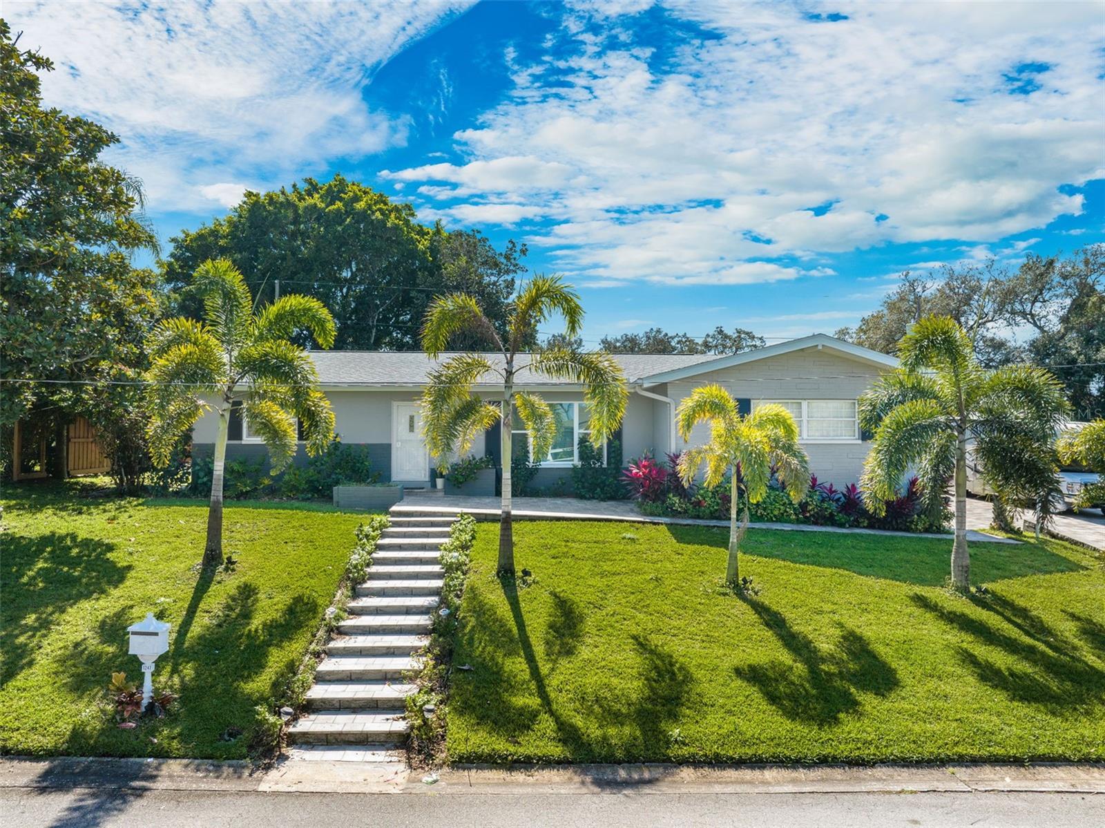 1247 HOLIDAY DR, TARPON SPRINGS, FL, 34689