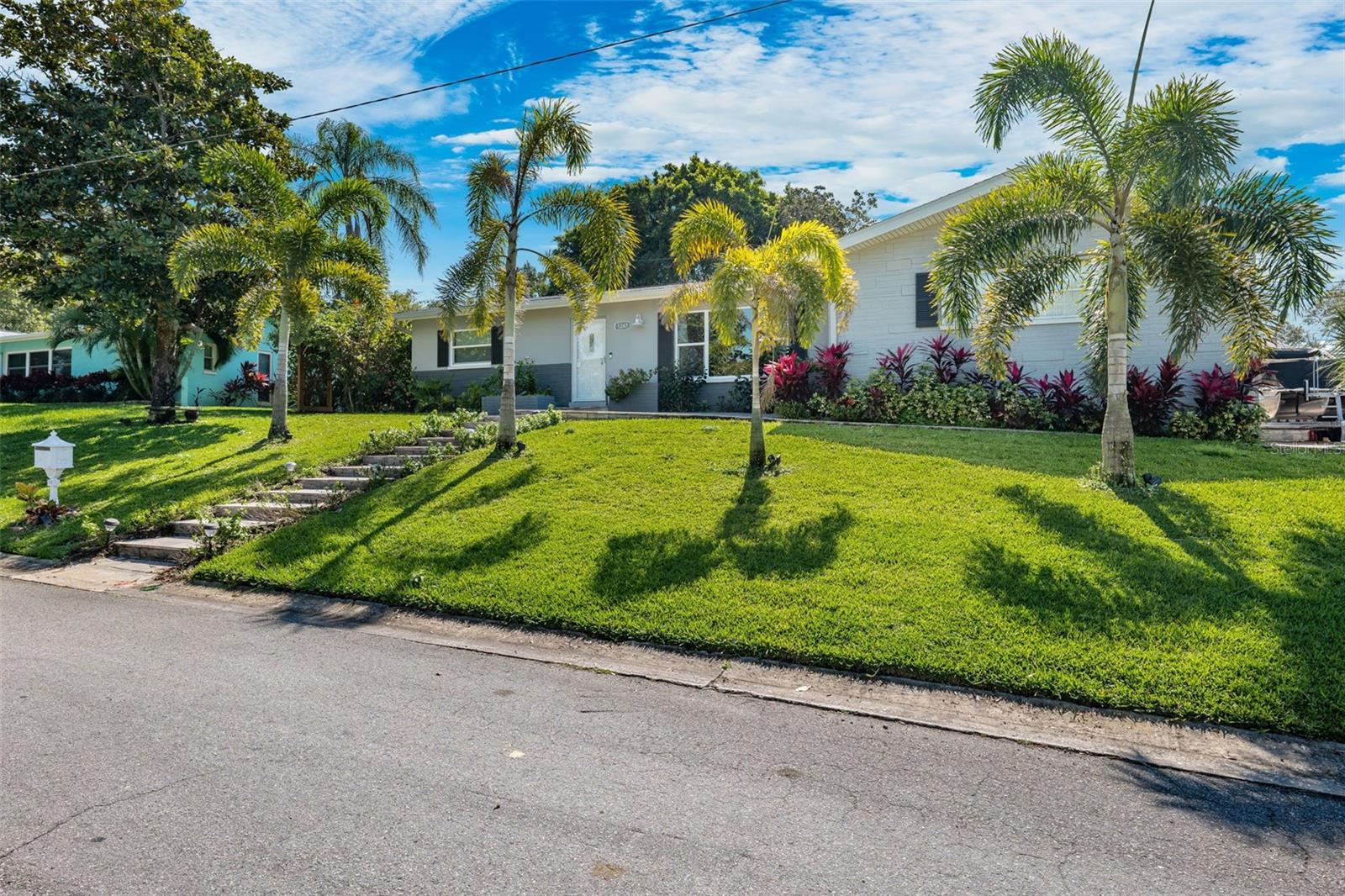 1247 HOLIDAY DR, TARPON SPRINGS, FL, 34689