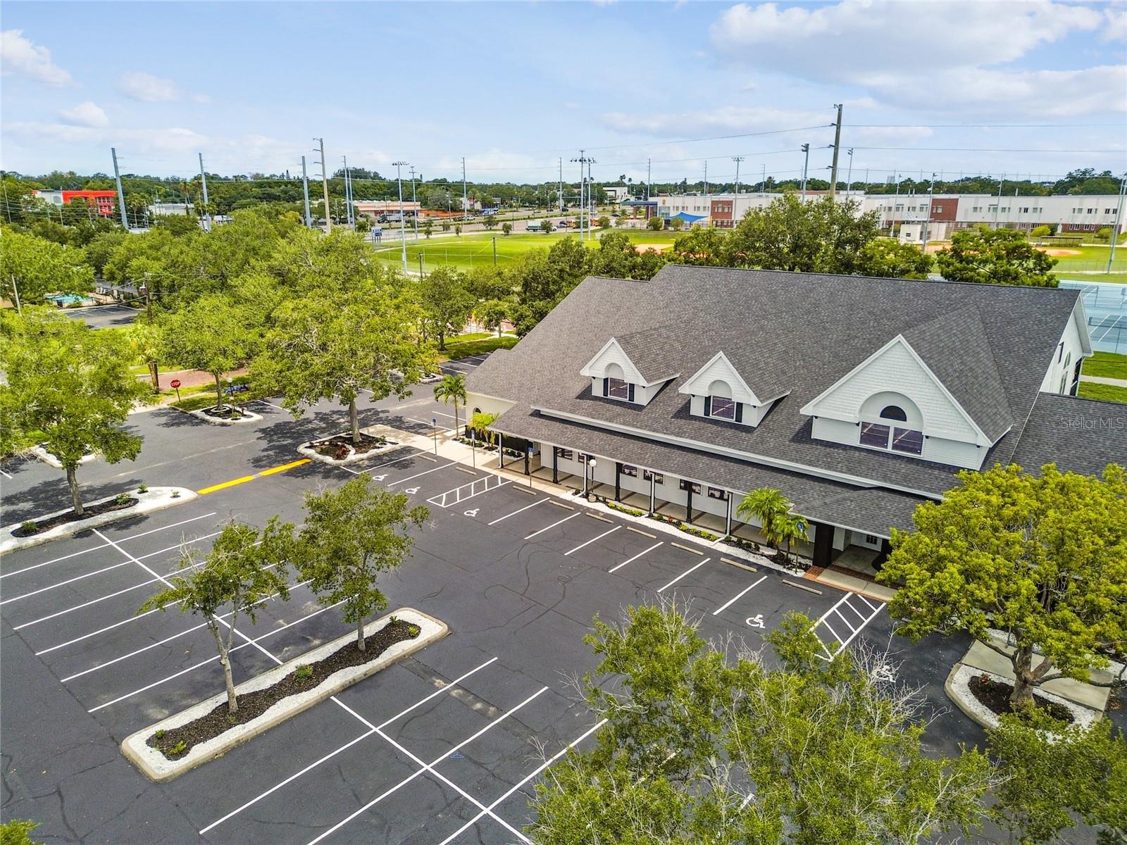 300 E BAY DR, LARGO, FL, 33770