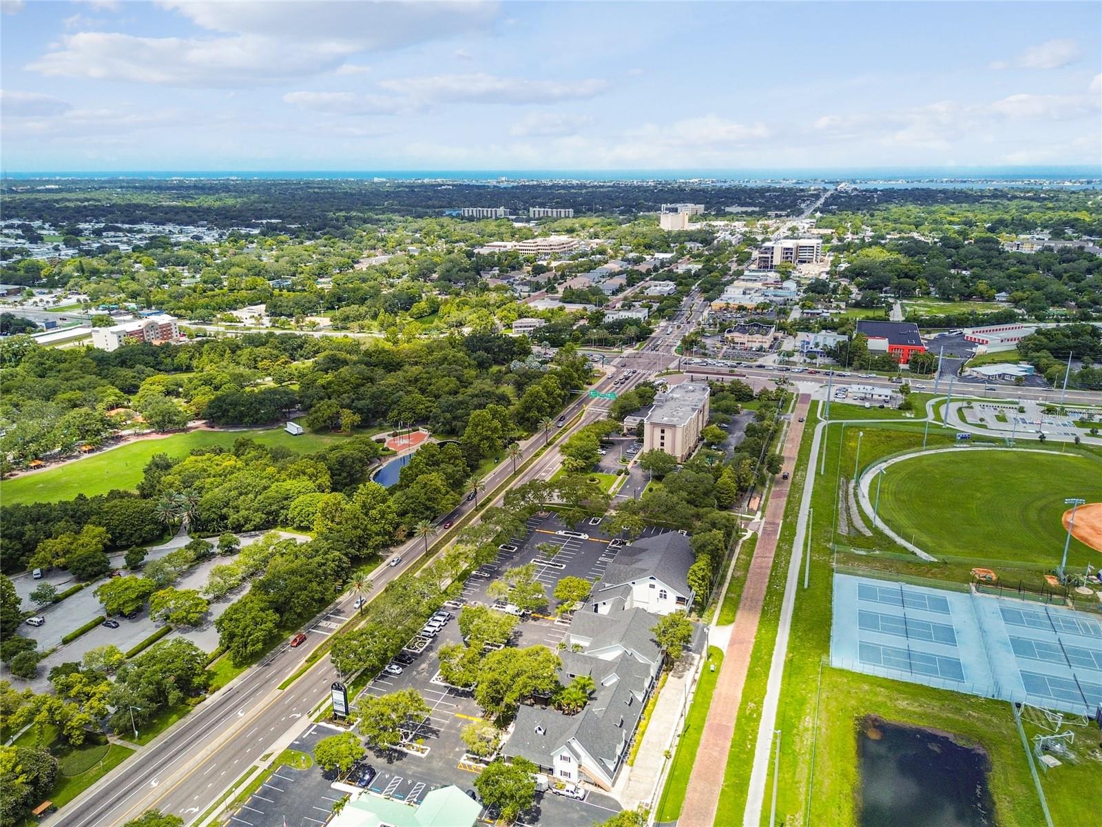 300 E BAY DR, LARGO, FL, 33770