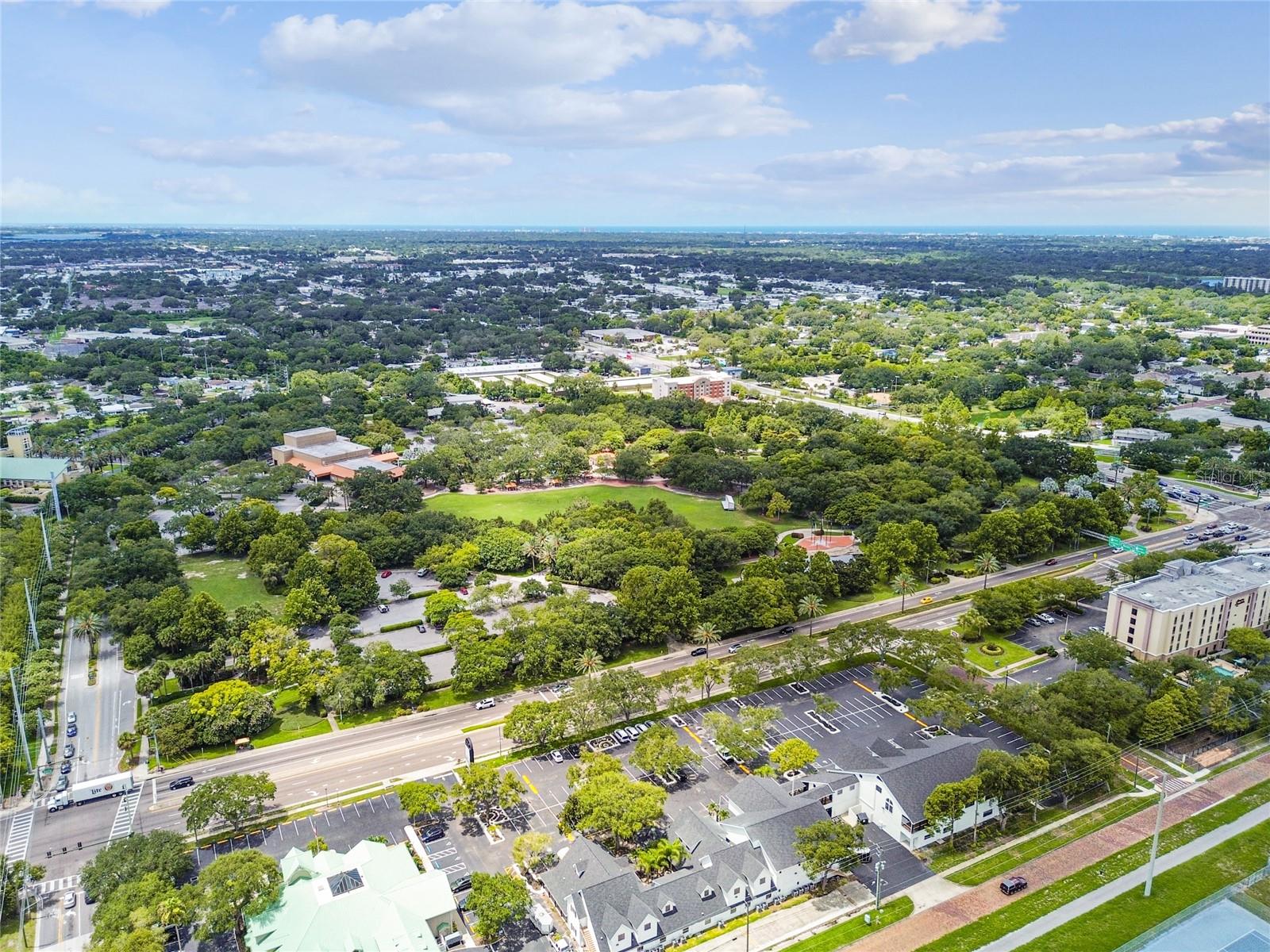 300 E BAY DR, LARGO, FL, 33770