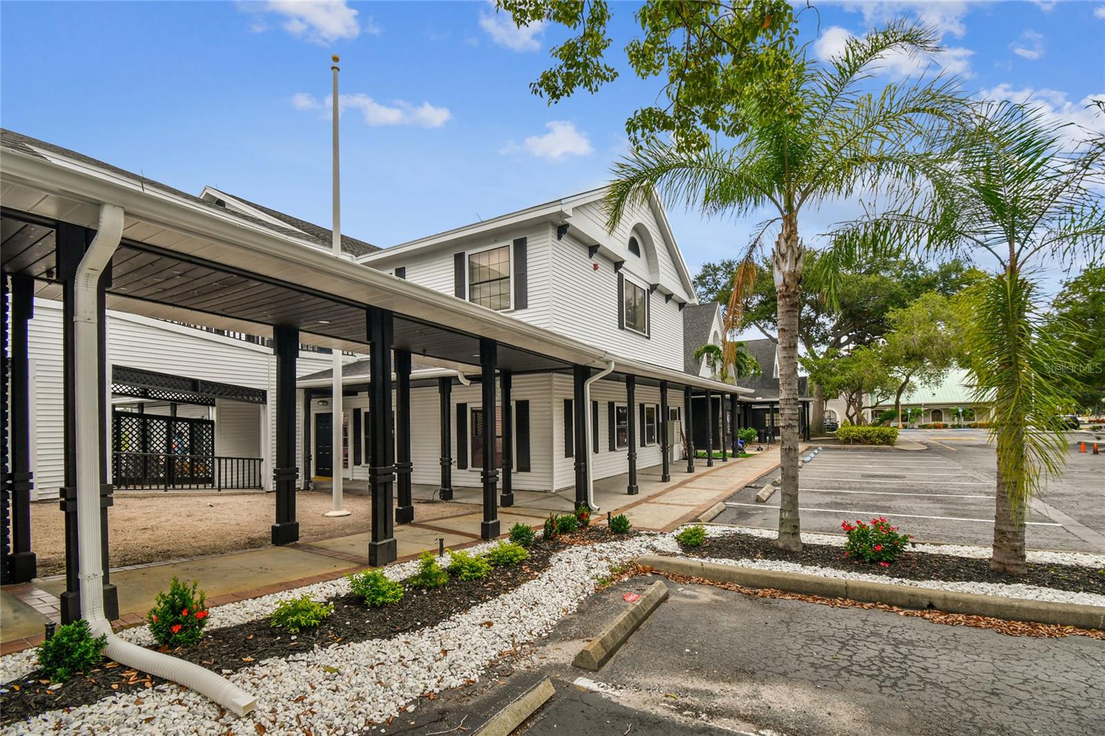 300 E BAY DR, LARGO, FL, 33770