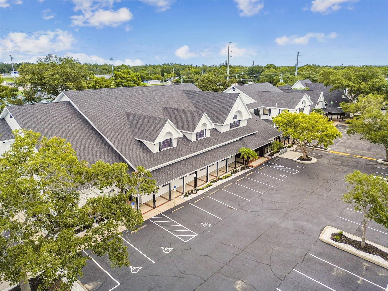 300 E BAY DR, LARGO, FL, 33770