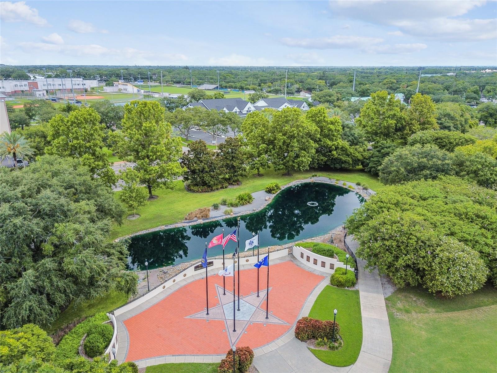 300 E BAY DR, LARGO, FL, 33770