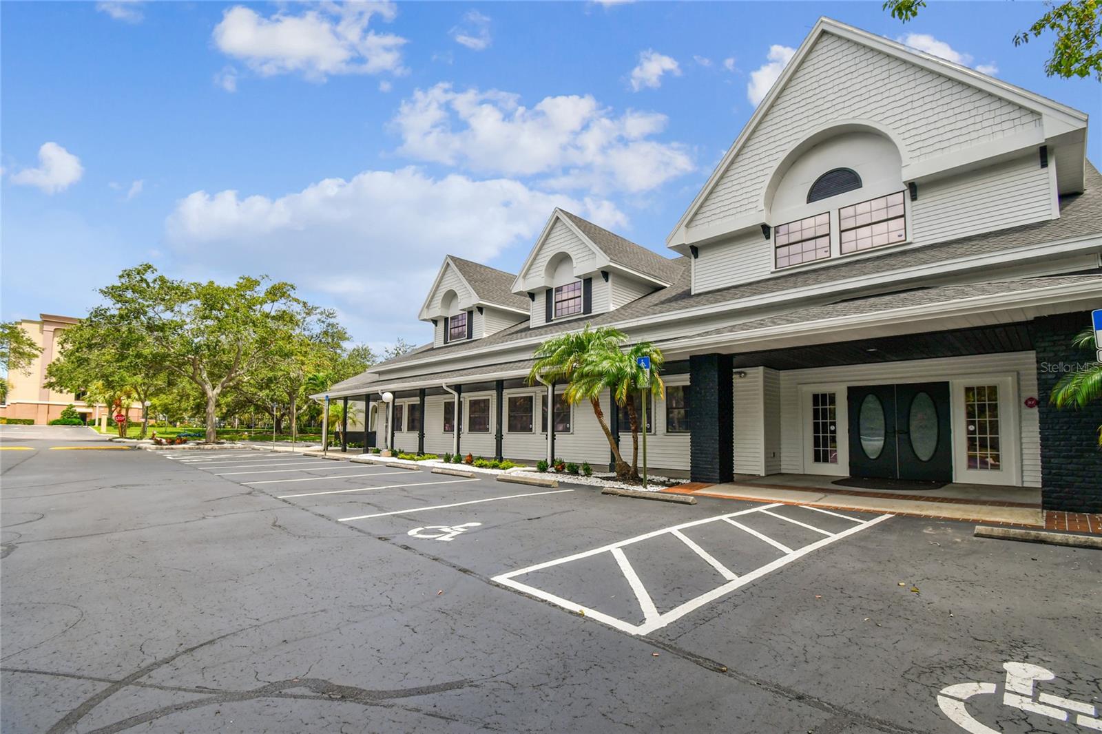 300 E BAY DR, LARGO, FL, 33770