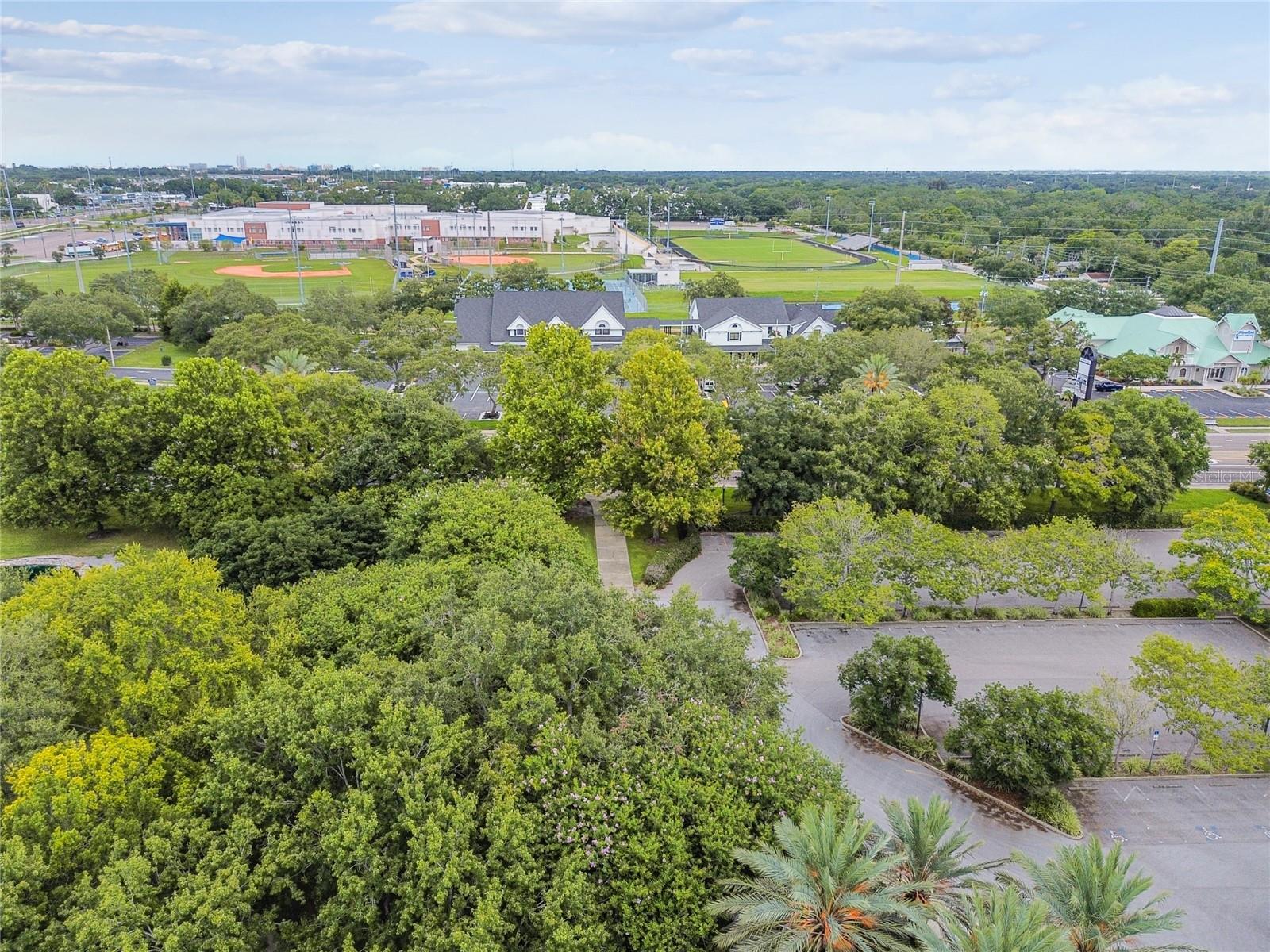 300 E BAY DR, LARGO, FL, 33770
