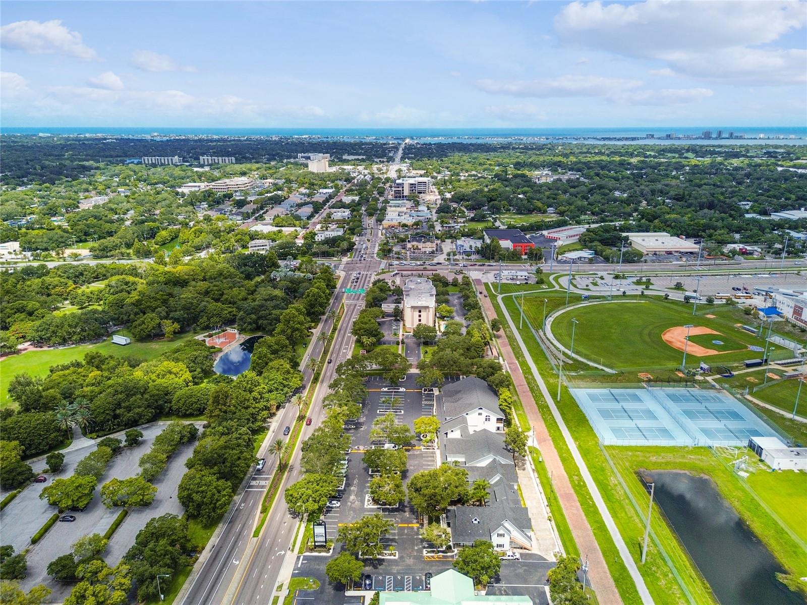 300 E BAY DR, LARGO, FL, 33770